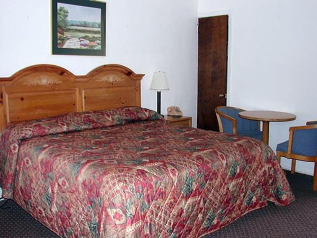 Queen Room interior